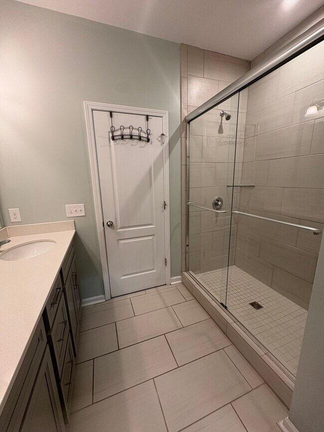 Foto del edificio - 1044 Crest Oak Ln