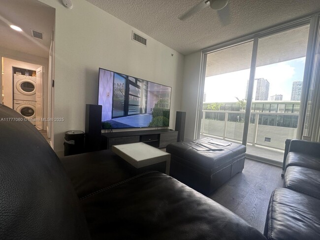 Foto del edificio - 601 NE 23rd St