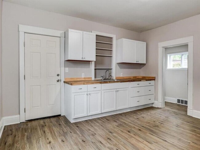Foto del edificio - 2 bedroom House New Brighton