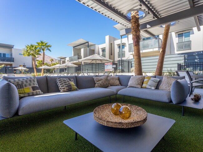 Outdoor Lounge Area - 125 The Riv