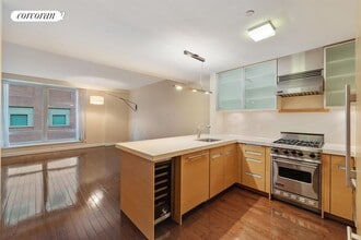 Building Photo - 462 W 58th St