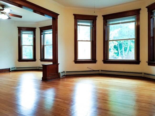 Foto del edificio - 2329 W 35th Pl