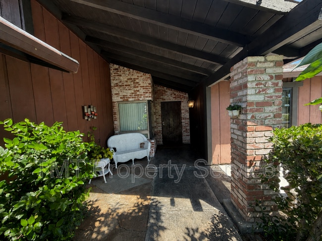 Foto del edificio - 930 Graywood Cir