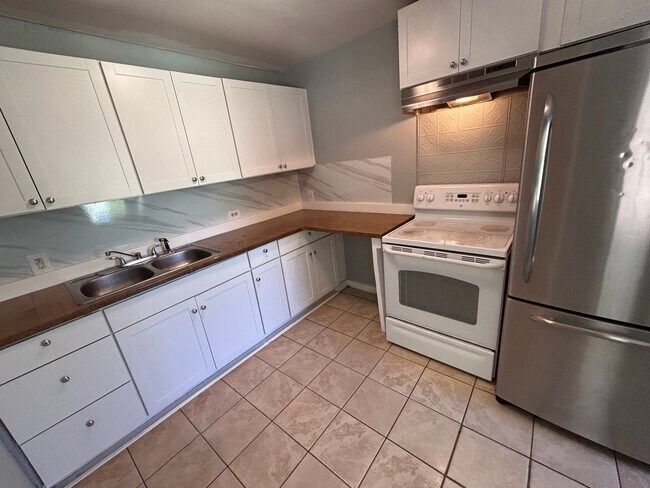 Building Photo - 5565 Minosa Cir E