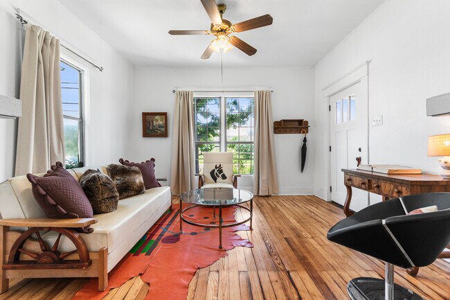 Foto del edificio - 2213 N Flores St