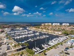 Foto del edificio - 3220 S Shore Dr