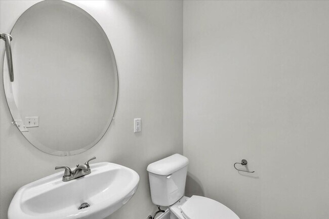 Foto del edificio - 3 Br, 2.5 Ba Townhome In Richmond Hill