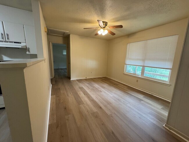 Building Photo - 5041/5043 Shoals Lane