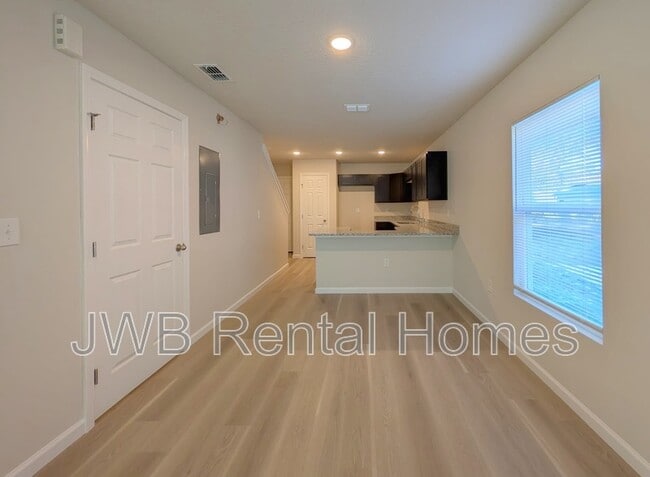 Foto del edificio - 7948 Harding Ave