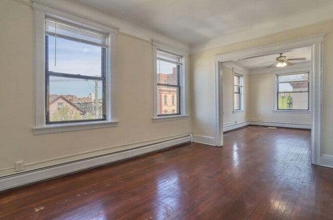 Foto del edificio - 327 8th St