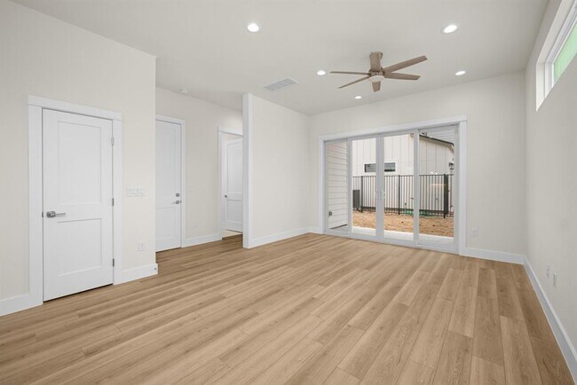 Foto del edificio - 6107 Richardson Ln