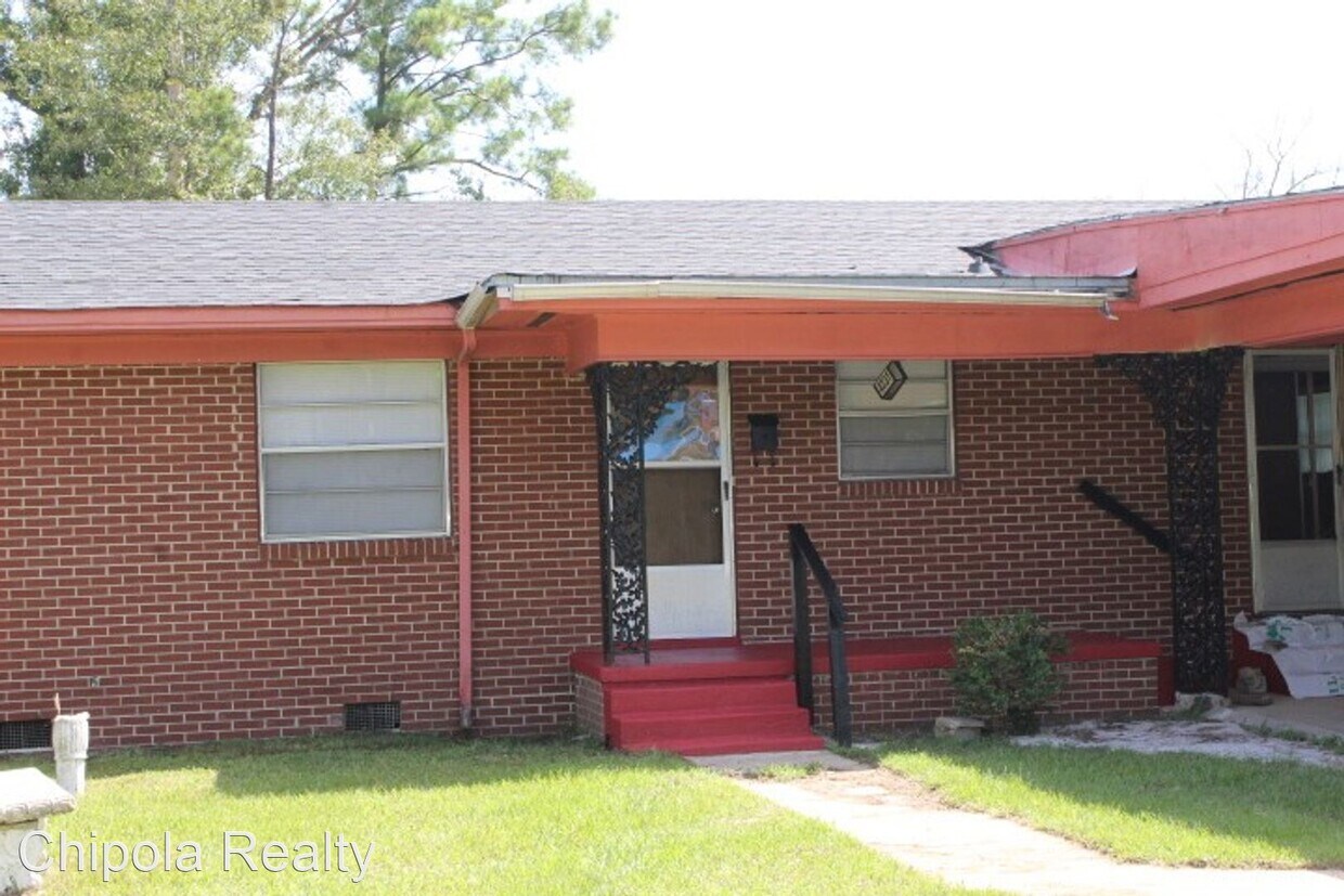 3 br, 1 bath House 4231 Old Cottondale Road House Rental in