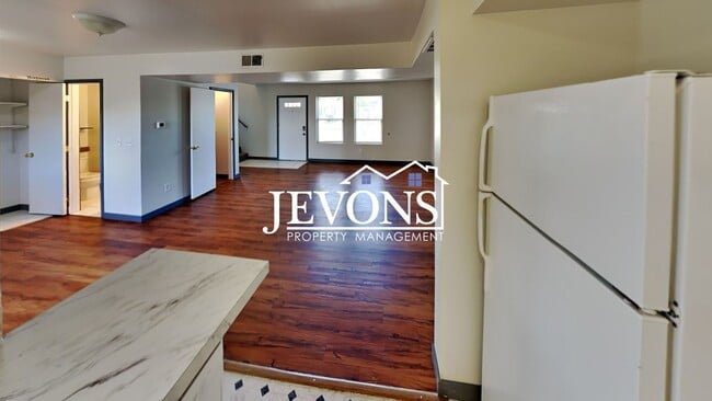 Building Photo - Enjoy this charming Yakima property conven...