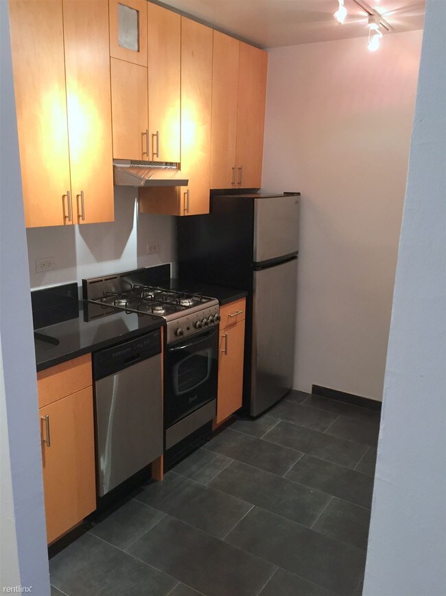 Foto del edificio - 330 E 45th St