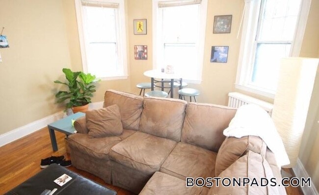 Building Photo - 319 Allston St