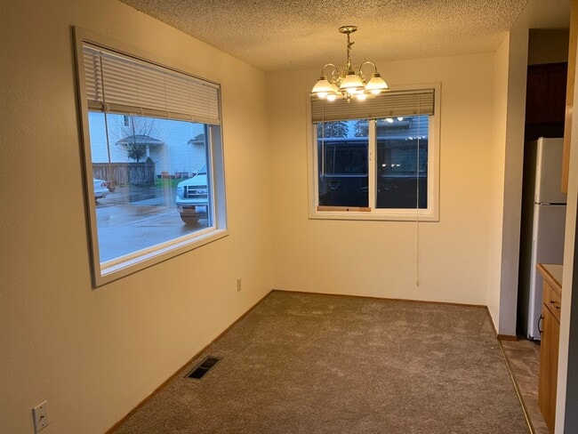 Building Photo - Rambler Style Home