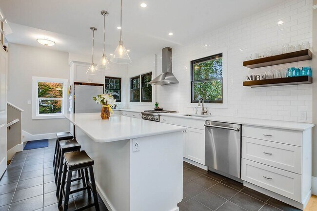 Foto del edificio - 128 NE 58th St