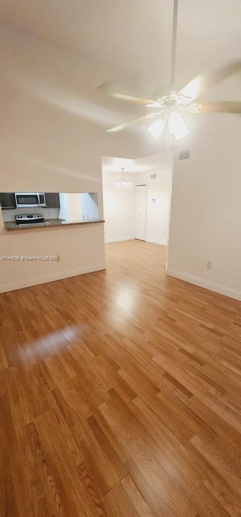 Foto del edificio - 1715 Village Blvd