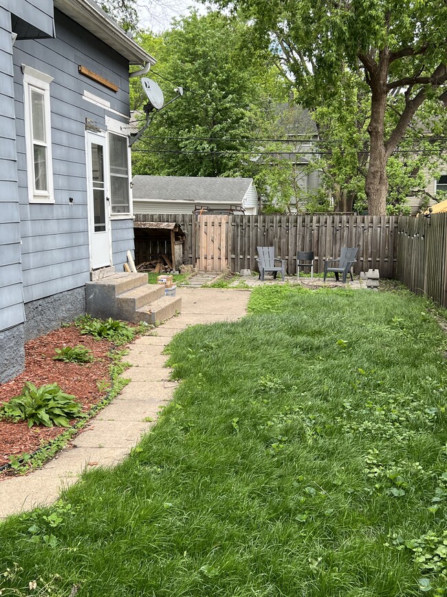 Spacious fenced in yard - 1915 Johnson St NE