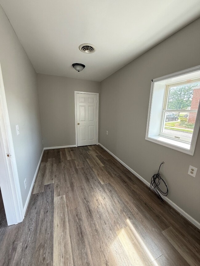 Building Photo - 843 Lanvale St