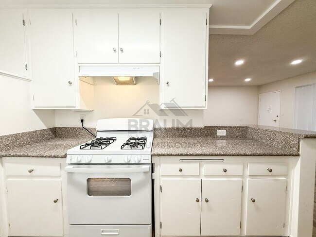 Building Photo - 6039 Whitsett Ave