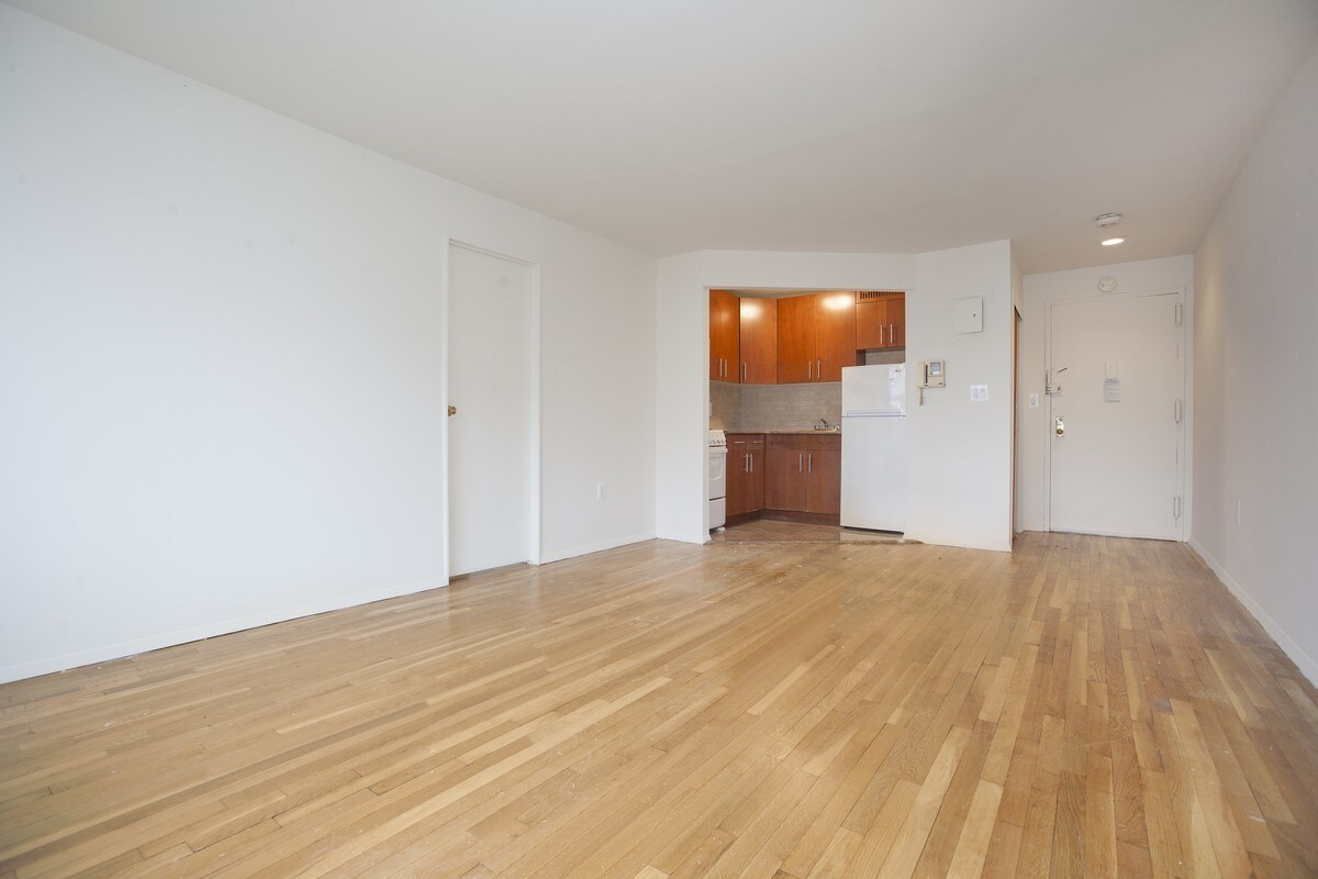 Building Photo - 230 E 30th St