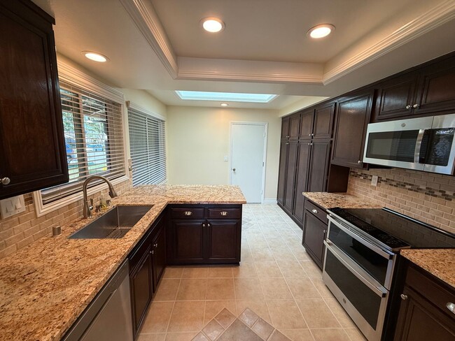 Building Photo - Beautiful Capri Home in Leisure Village