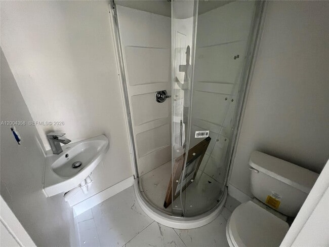 Building Photo - 27 NE 5th Ave