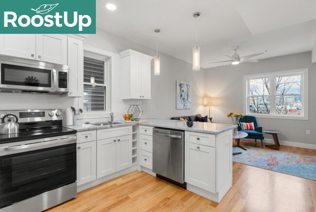 Building Photo - Furnished Bedroom with Private Bath in South Boston