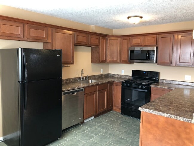 Building Photo - Spacious 3-Bedroom in Rock Island with Garage