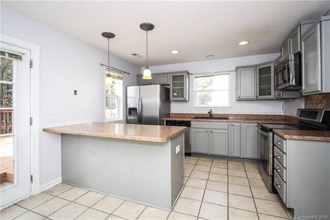 Foto del edificio - 2928 Mayer House Ct