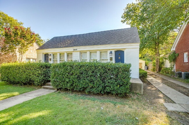 Building Photo - Adorable 1-Bedroom Duplex located near dow...