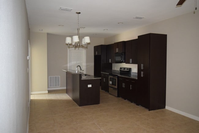 Granite Counter tops - 901 E Redbud Ave