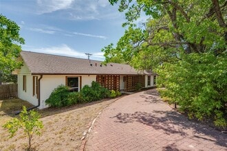 Building Photo - 2801 Cedarview Dr