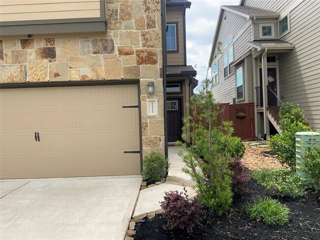 Foto del edificio - 22312 Misty Woods Ln