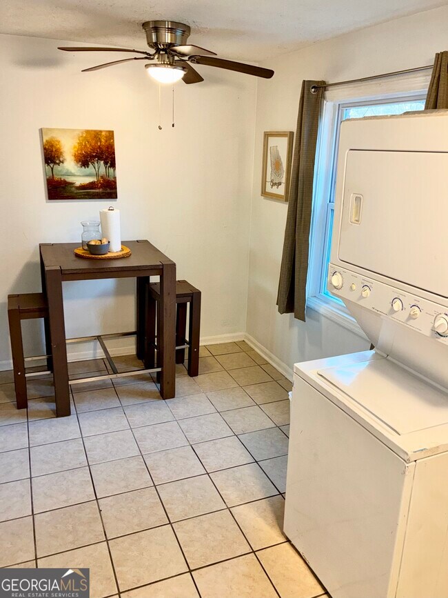 Foto del edificio - 1859 Williams Ave