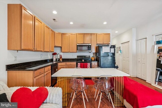 Foto del edificio - 6212 Ridge Ave