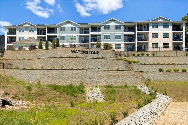 Building Photo - 7113 Brookview Ln