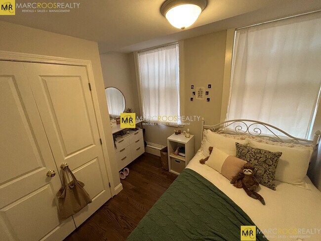 Foto del edificio - 1712 Beacon St