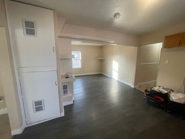 Foto del edificio - 319 W 14th St