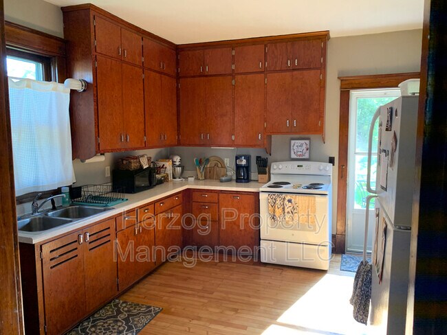 Foto del edificio - 924 N Park St