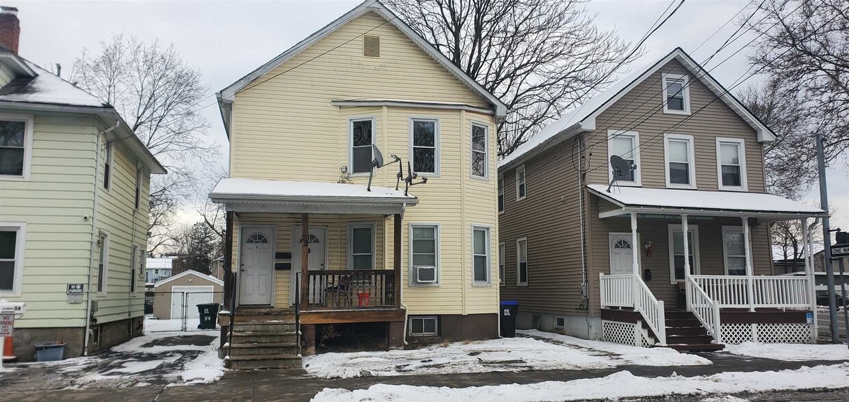 Primary Photo - 32 N White St