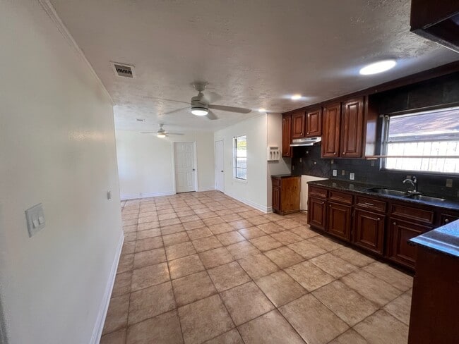 Building Photo - 2146 Minnesota St