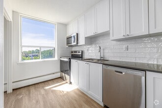 1BR, 1BA - 734SF - Kitchen - 10 Highland Crescent