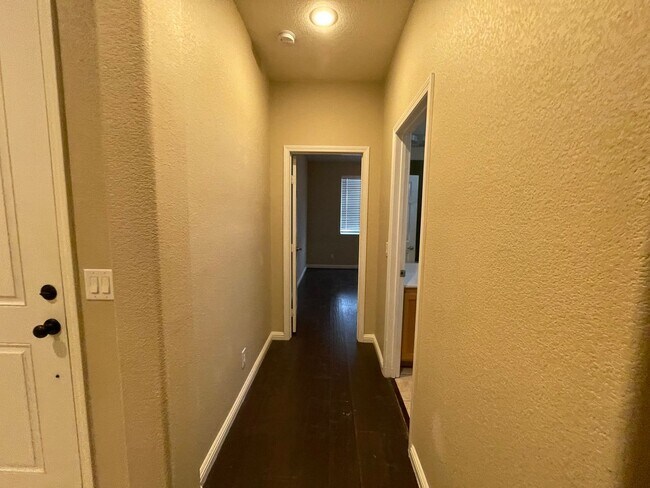 Foto del edificio - Three bedroom two bath single story home