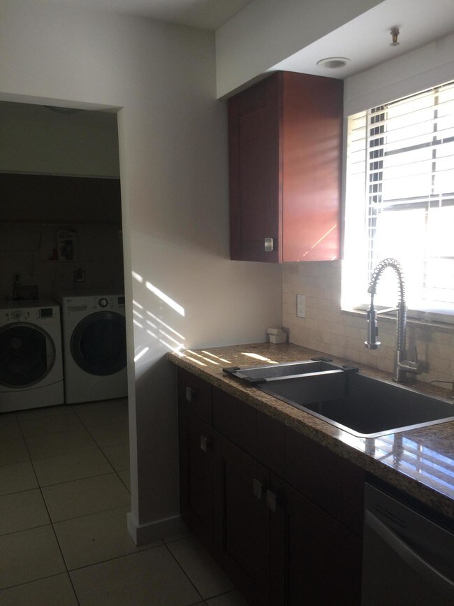 Foto del edificio - 2323 Linton Ridge Cir