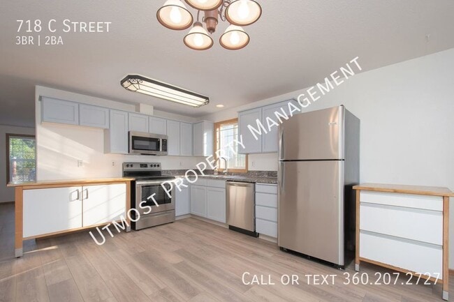 Photo - 718 C St House