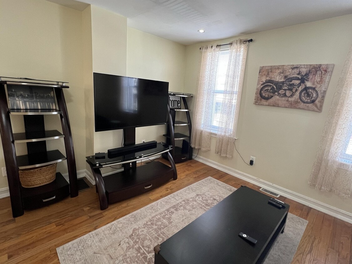 Photo - 1833 Point Breeze Ave (Philadelphia, PA)