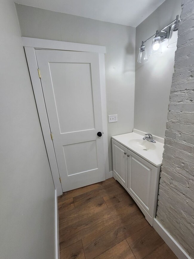 Building Photo - Cottage Charm Home