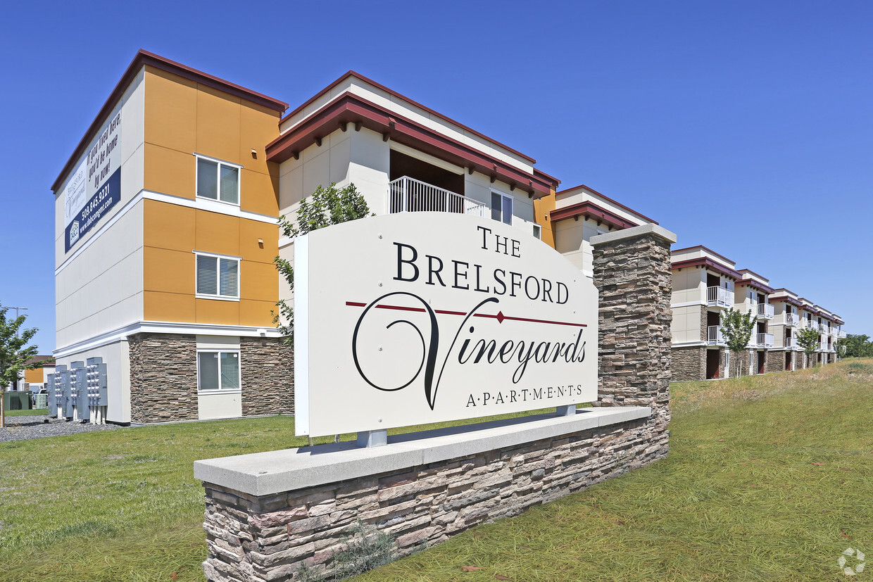 Apartamentos Brelsford Vineyards - Letrero de entrada - Bienvenido a casa - The Brelsford Vineyards Apartments